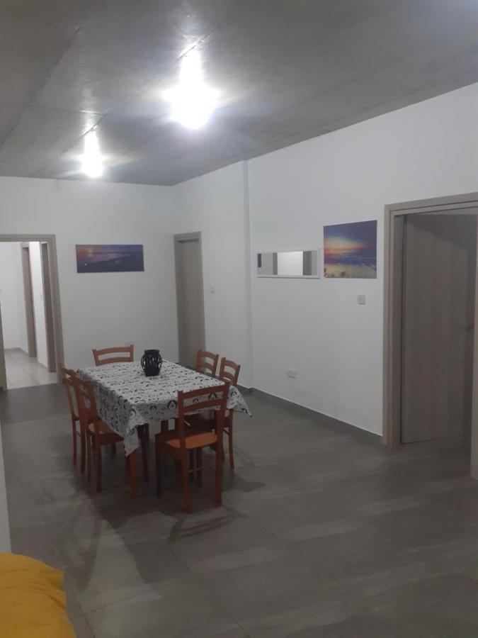 Ariadnis 3 Beds Appartement *